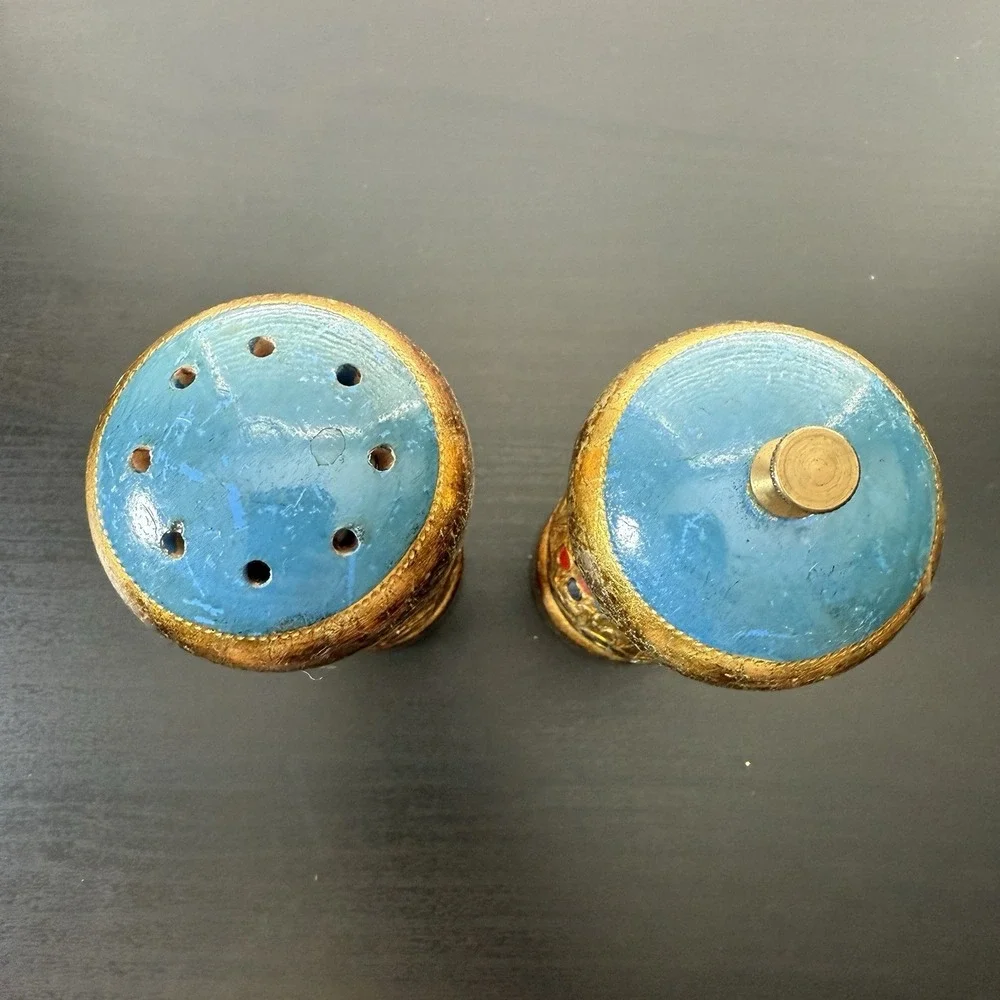 Vintage 2 Resin/Plastic ITALY Salt & Pepper Shakers Ornate Detail Blue‎ Gold